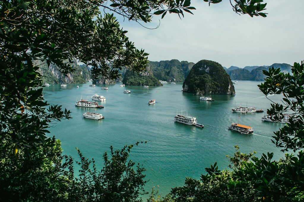 Sailing guide: Sailing in Vietnam's Ha Long Bay & Lan Ha