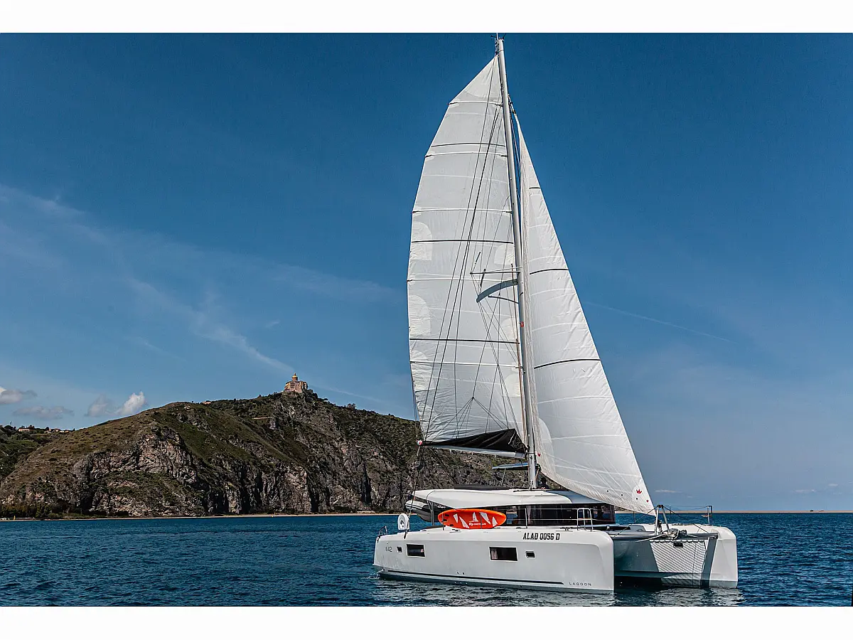 Lagoon 42 (2025) in Sicily