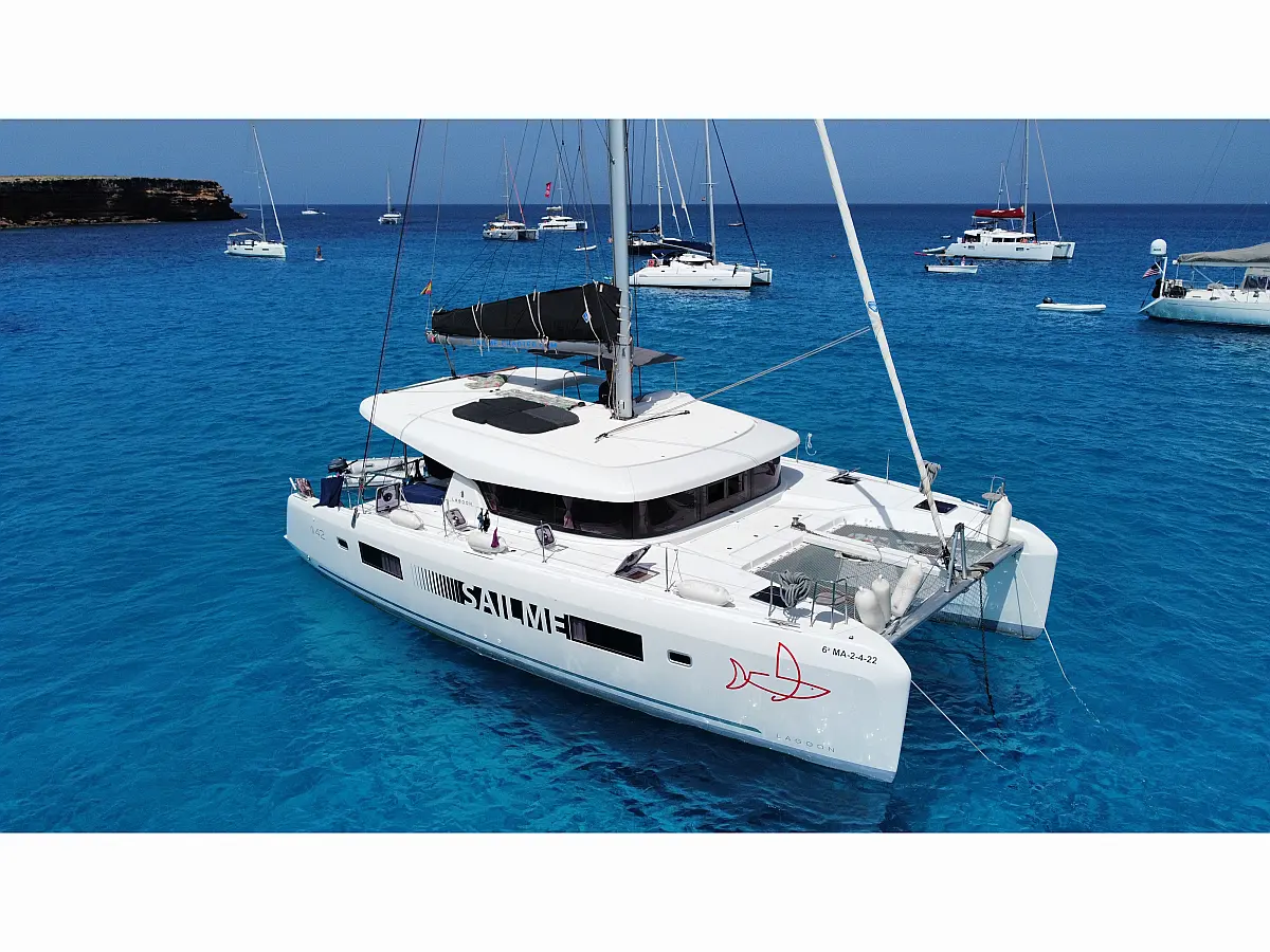 Lagoon 42 (2022) in Spain