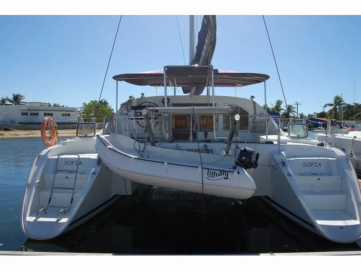 Lagoon 410 (2004) in Cuba
