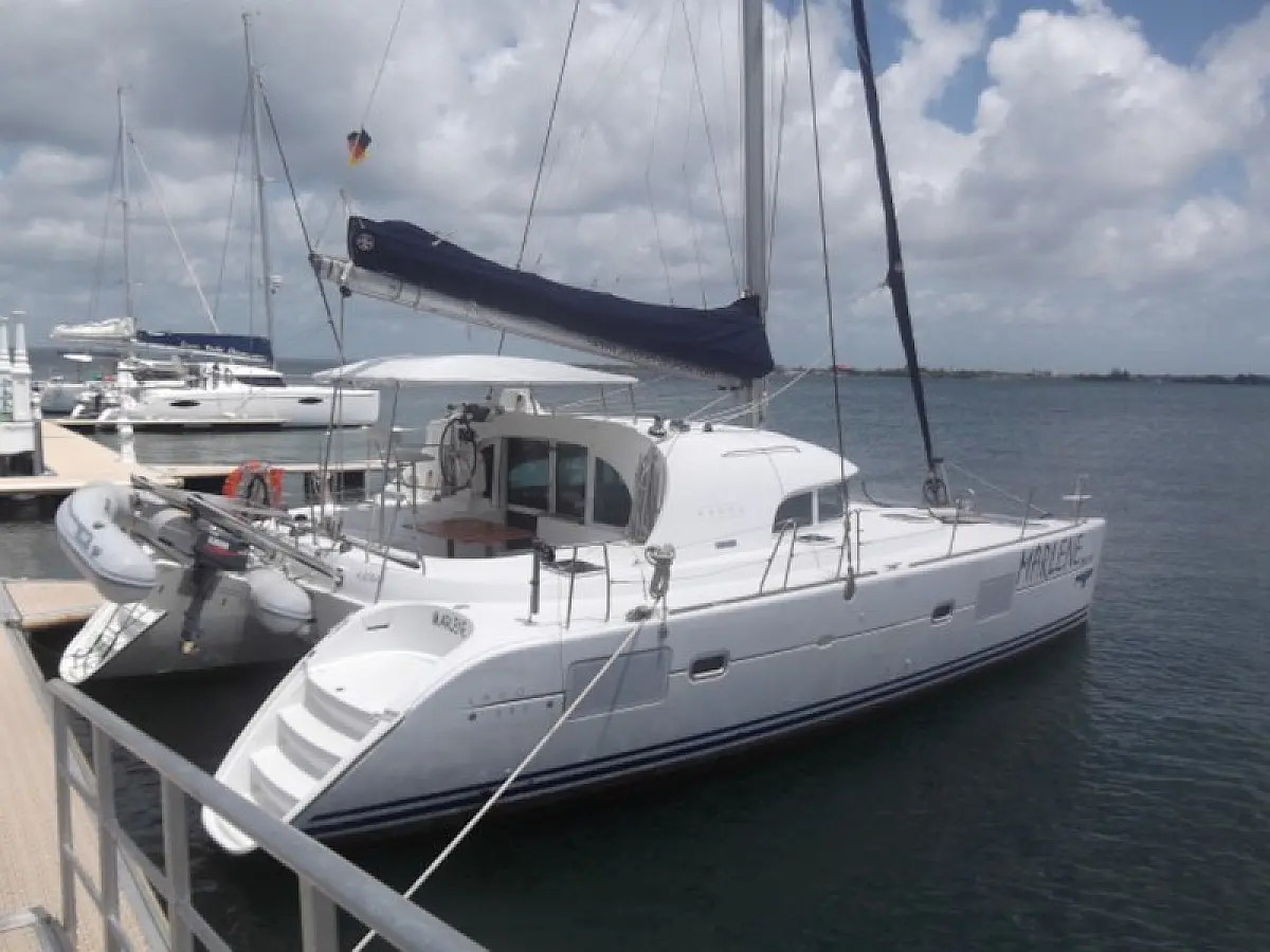 Lagoon 380 (2005) in Cuba