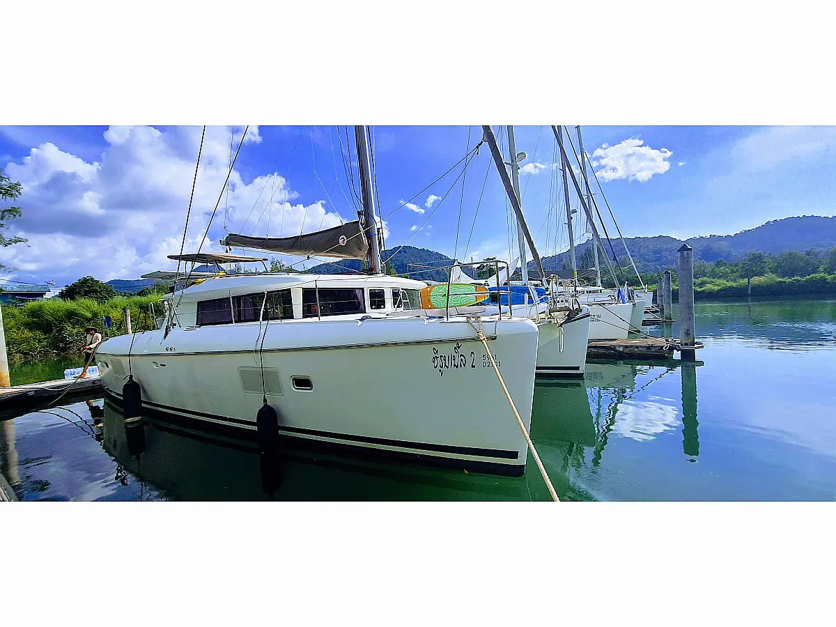 Lagoon 421 (2014) in Thailand