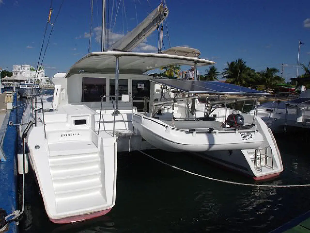 Lagoon 421 (2015) in Cuba